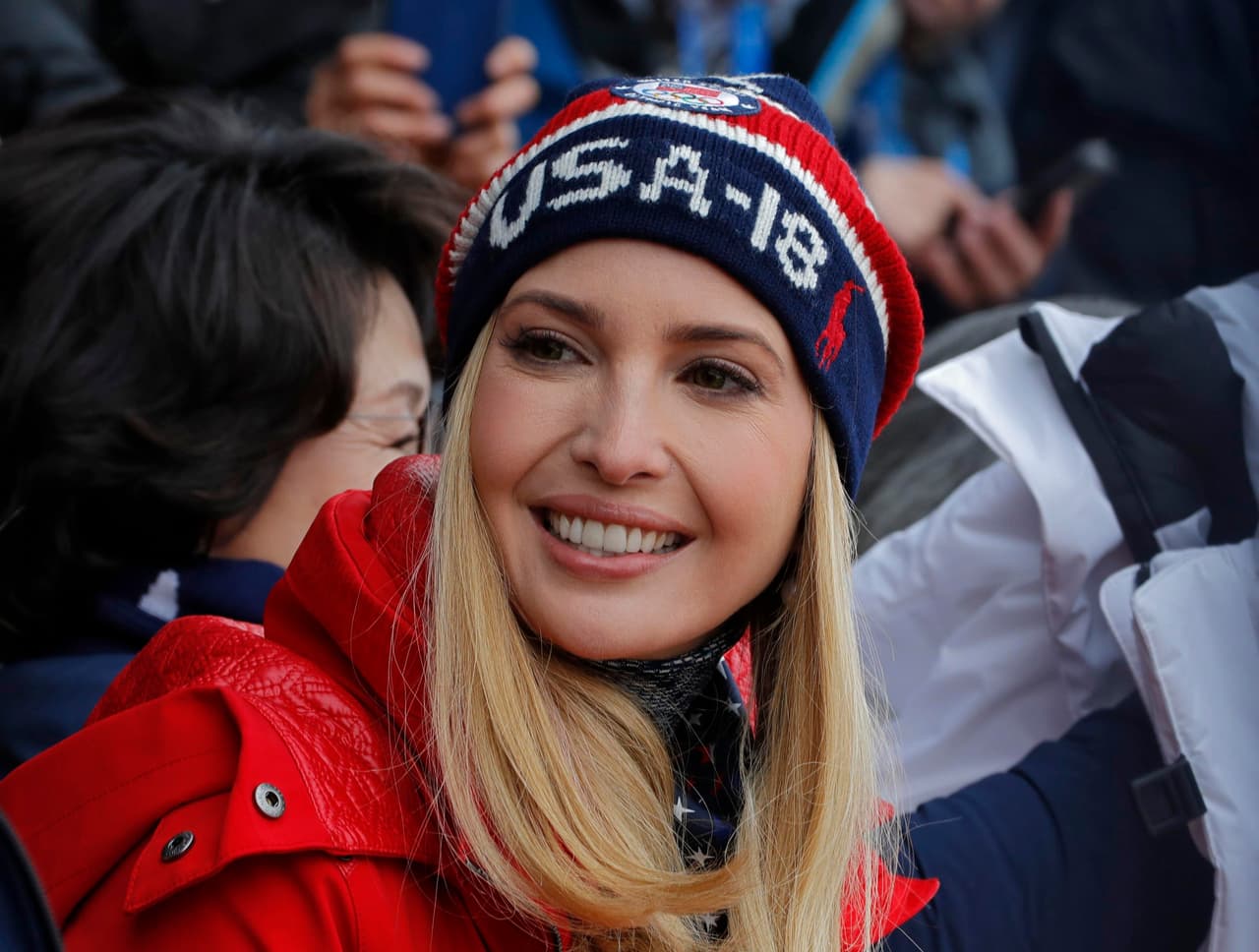 La hermosa Ivanka Trump, hija del presidente de Estados Unidos, Donald Trump, fue centro de atención en Pyeongchang 2018, donde brilló por su belleza y buen ánimo como espectadora y con los atletas.