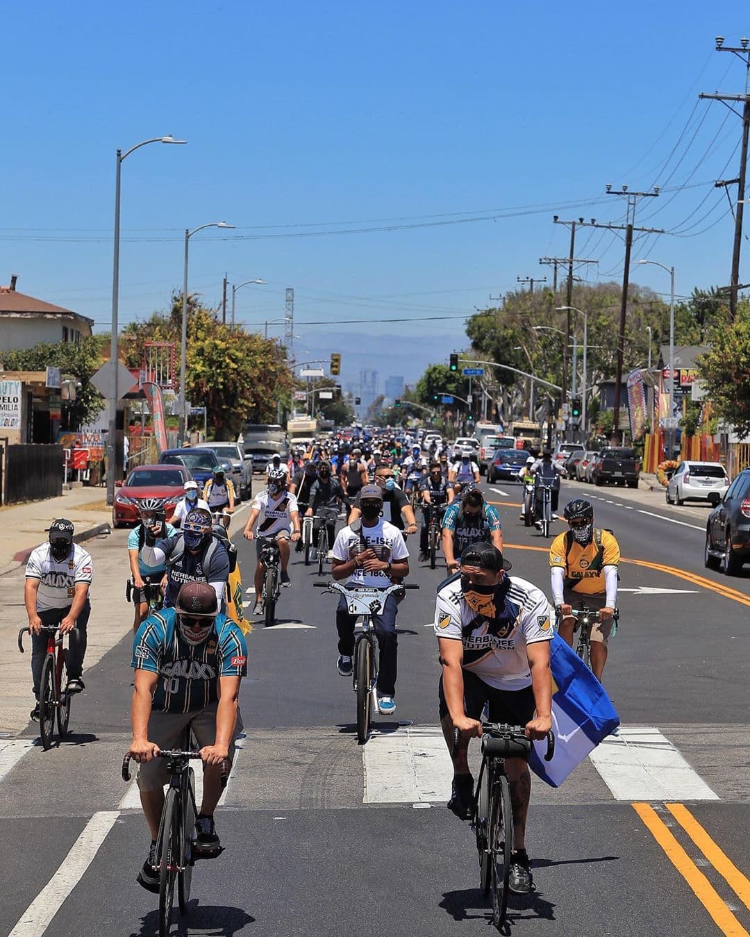 Previo al cotejo ante LAFC, los hinchas del club galáctico vivieron su ‘gameday ride’ para alentar a su equipo.