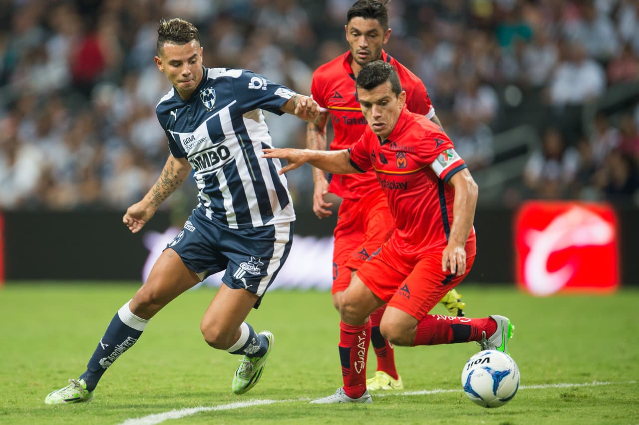 Action photo during the match Monterrey vs Morelia, Corresponding a 10st round of the Apertura 2015 Liga Bancomer MX at BBVA Bancomer Stadium, in the photo: (l-r) Edwin Cardona of Monterrey, Rodrigo Millar and Juan Pablo Rodriguez of Morelia Foto de accion durante el partido Monterrey vs Morelia, correspondiente a la Jornada 10 del Torneo Apertura 2015 de la Liga Bancomer MX, en el Estadio BBVA Bancomer, en la foto: (i-d), Edwin Cardona de Monterrey, Rodrigo Millar y Juan Pablo Rodriguez de Morelia 26/09/2015/MEXSPORT/Jorge Martinez.