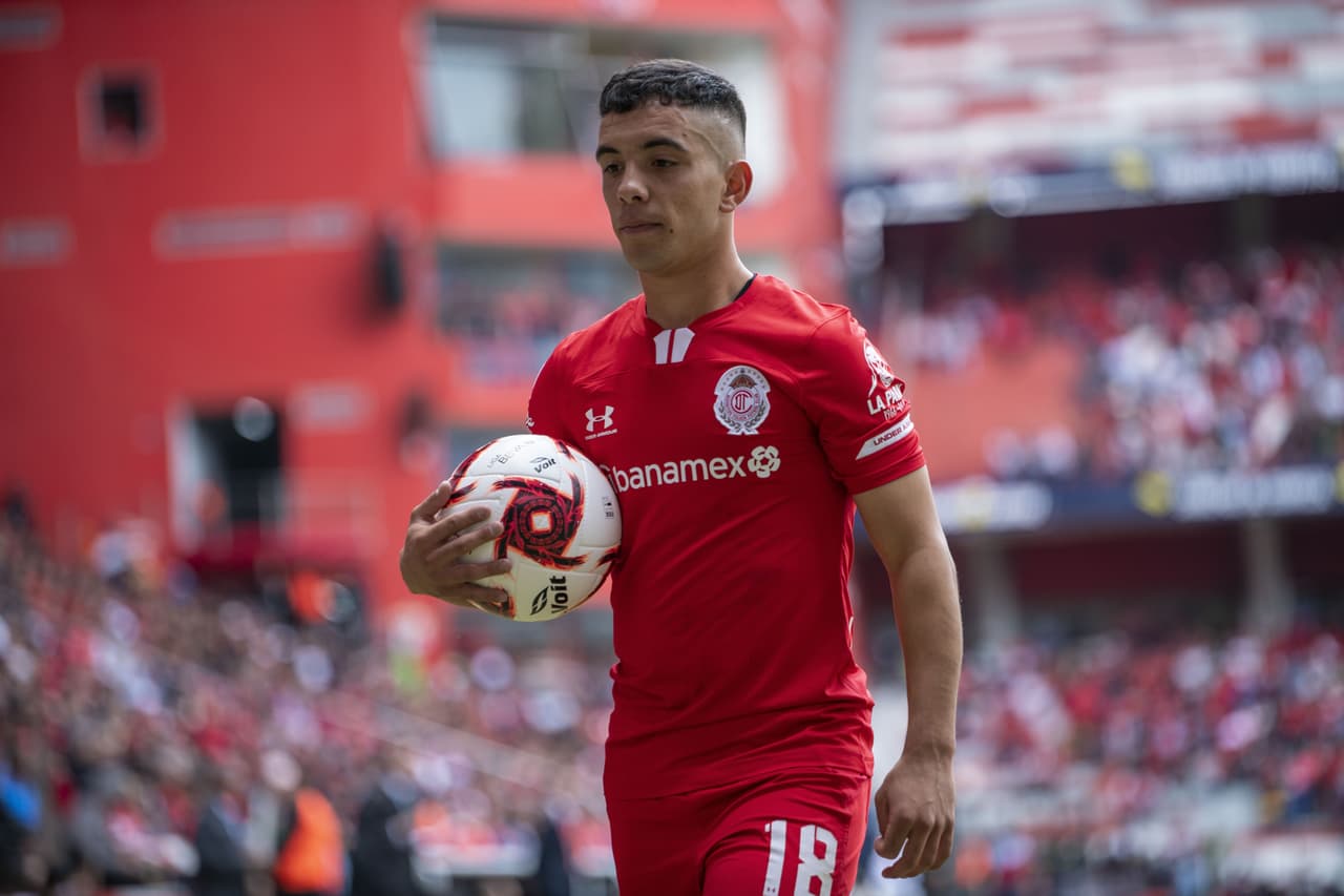 En un partido de volteretas, el Necaxa derrota a domicilio al Toluca 2-3 en un juego entretenido con gol de penal de Mauro Quiroga en el tiempo agregado.