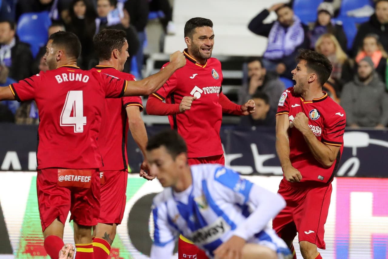 <b>Leandro Cabrera (Getafe)</b>. El lateral uruguayo del Getafe (der) adelantó a su equipo en Butarque y frenó la embestida del Leganés.