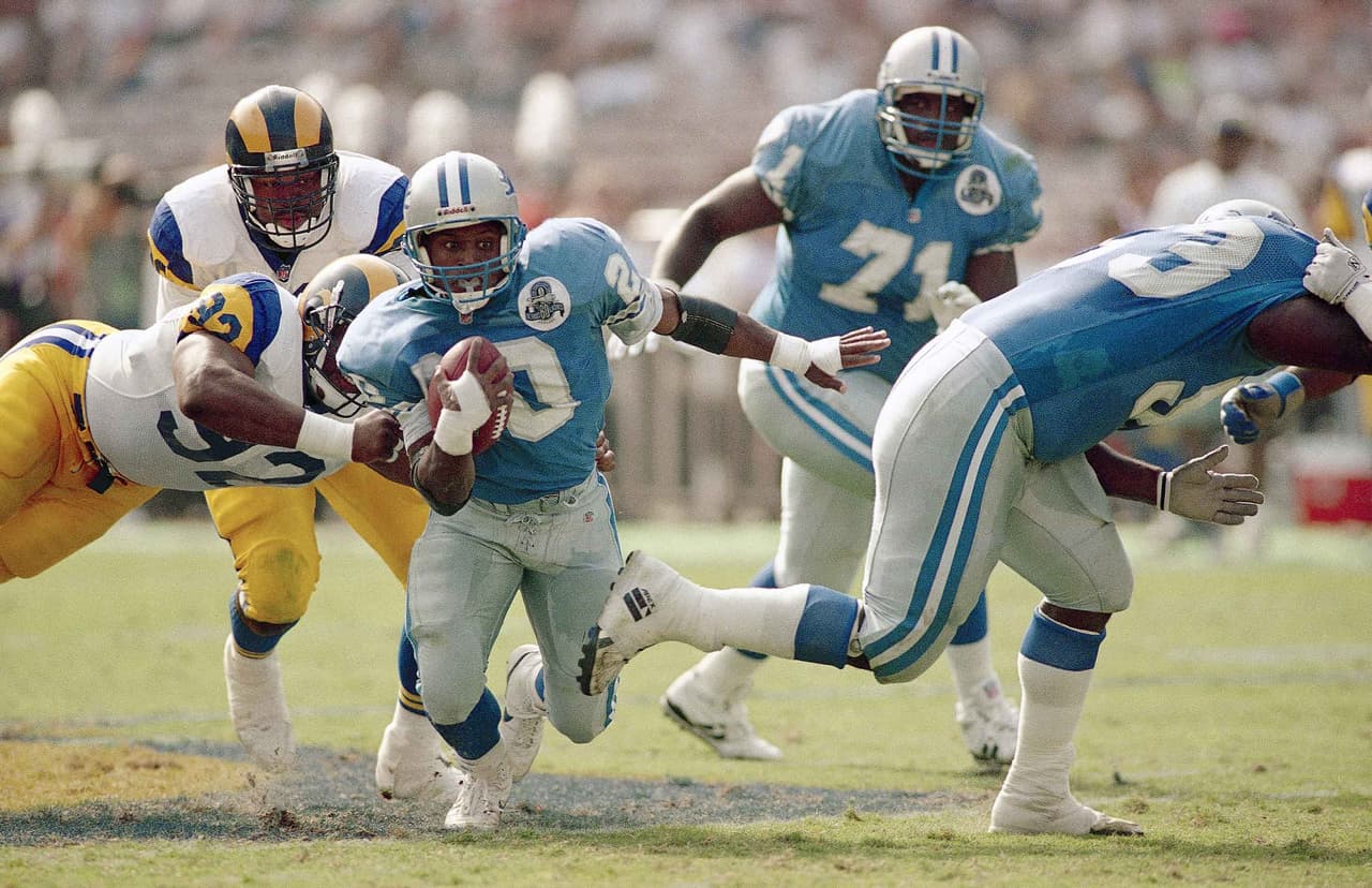 Peterson tiene 28 juegos en su carrera con al menos 125 yardas terrestres, el sexto mayor número de partidos con esta caracterísitca en la historia de la NFL. Los únicos que lo superan por ahora son los miembros del Salón de la Fama: BARRY SANDERS (46), JIM BROWN (41), WALTER PAYTON (38), ERIC DICKERSON (36) y EMMITT SMITH (34).