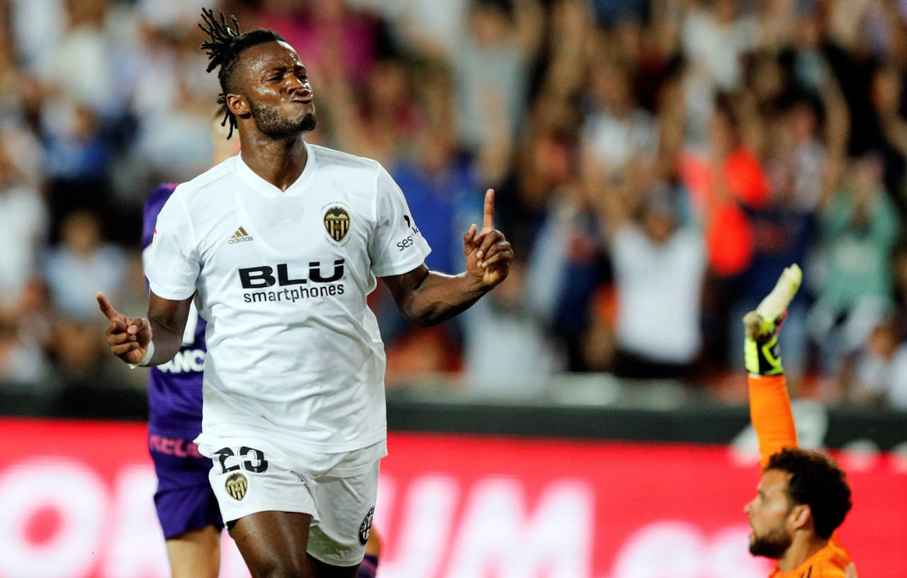 Pero las cosas cambiaron a los 25 minutos cuando el delantero belga Michy Batshuayi marcó el 1-0 para los locales, ilusionando a la afición con la primera victoria de la campaña.