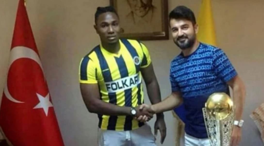 ¡No era el que buscaban! Futbolista es despedido 24 horas después de ser presentado