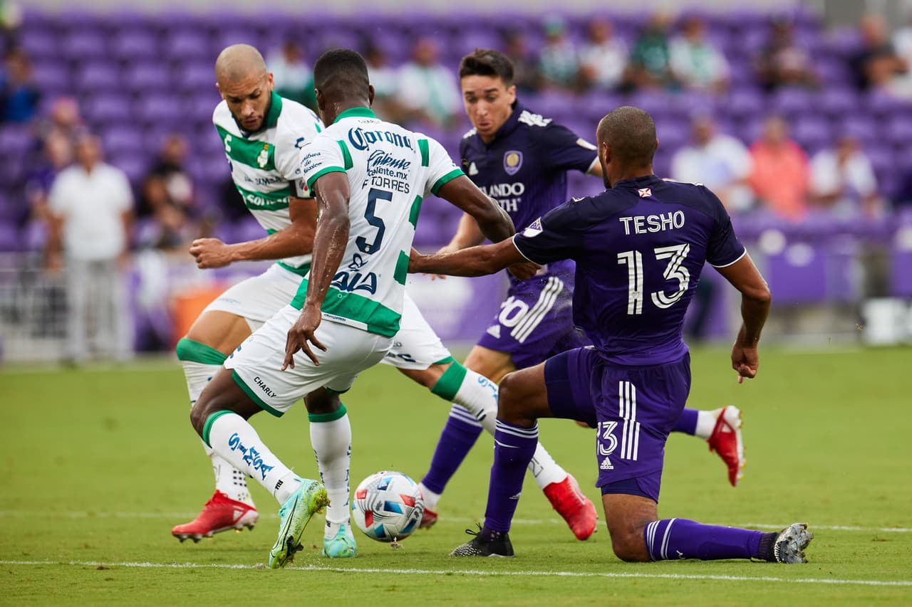 Juan Ferney Otero se pone la capa de héore y con su solitario gol al minuto 30, Santos vence 0-1 al Orlando City en los cuartos de final.