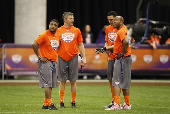 La Conferencia Nacional se impuso a la Conferencia Americana en el Tazón Latino IX y Hristo Stoichkov, para sorpresa de todos, fue reconocido como el MVP del juego, disfruta aquí de las mejores imágenes (Foto: Mario Castillo).