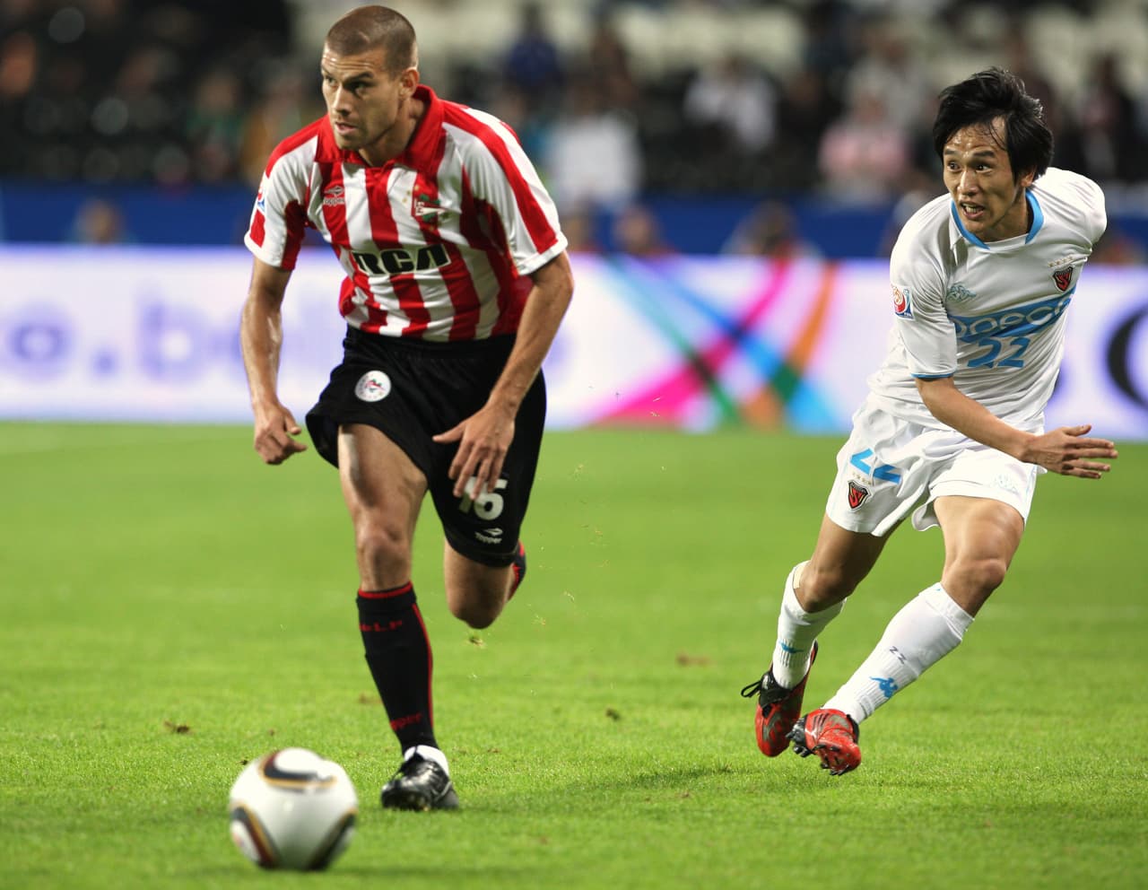 En abril de 2014, el defensor del club argentino, Estudiantes de La Plata, Germán Ré, sufrió una trombosis venosa profunda que le impidió terminar el resto del torneo.