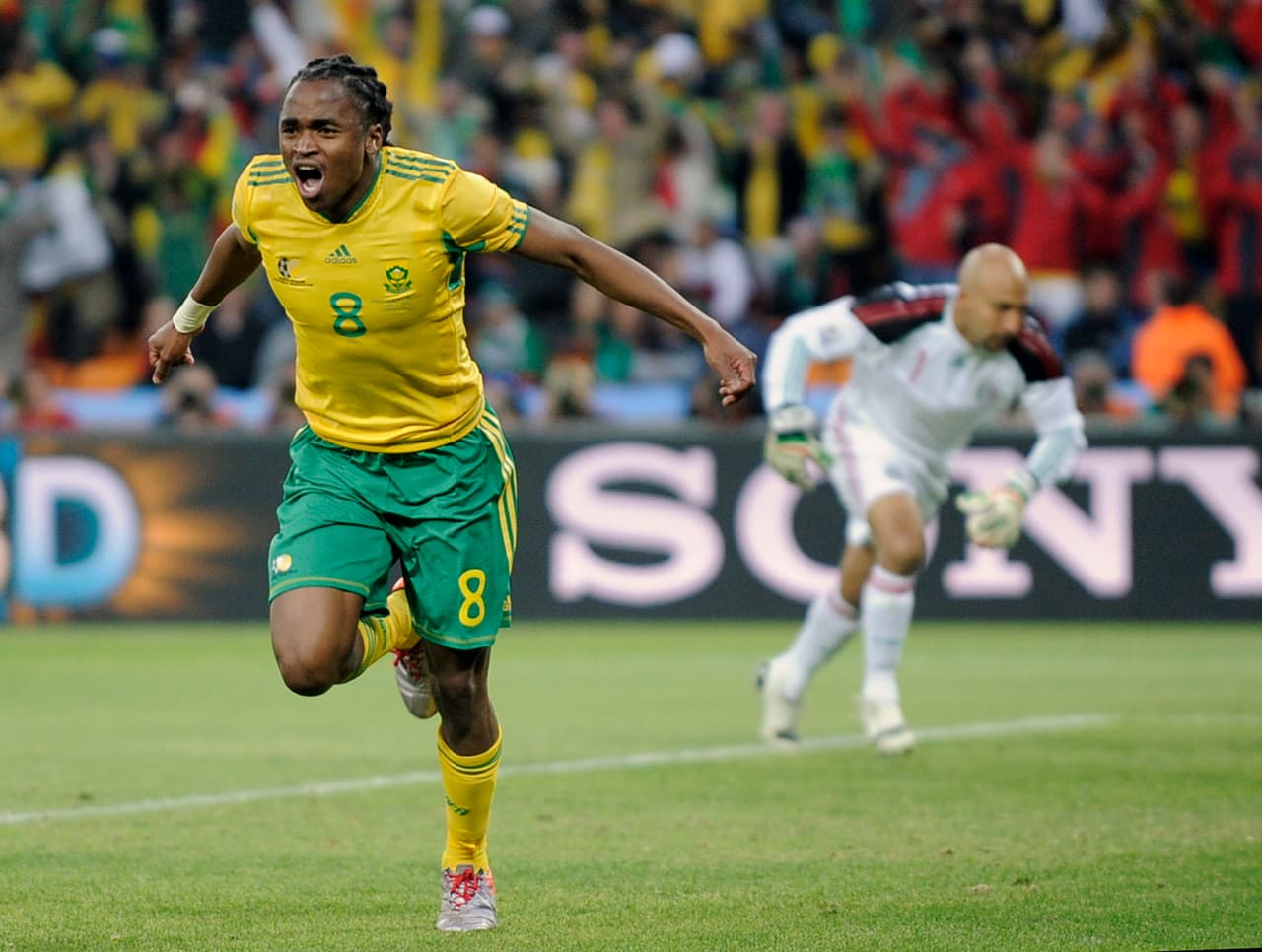 La jornada se estaba amargando cuando el mítico Tshabalala abrió el marcador para los Bafana Bafana en el Soccer City de Johannesburgo.