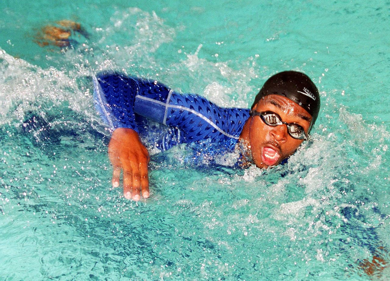 Nadador que acabó último en Sidney 2000 cambió el deporte africano