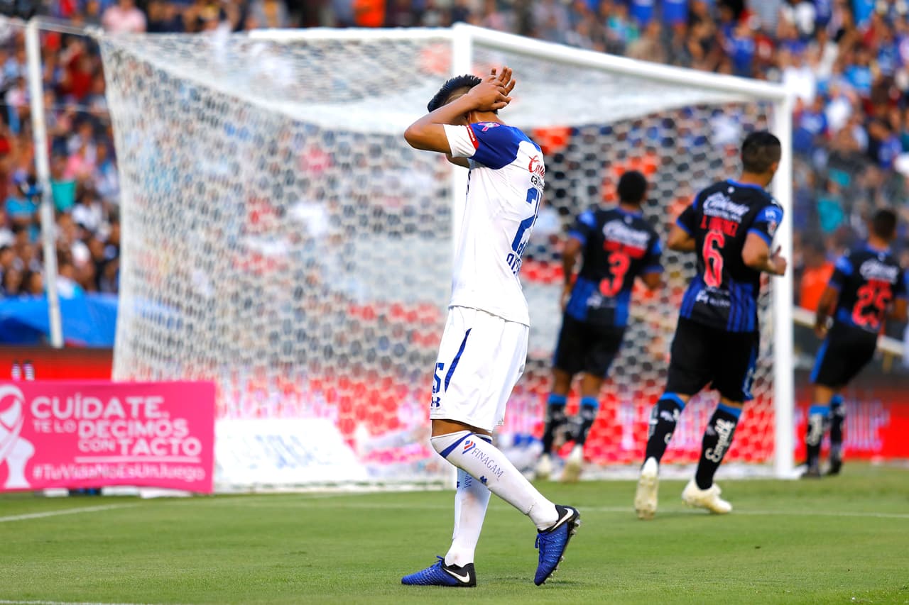<b>Lo peor: </b>Cruz Azul cayó ante Querétaro, perdió el liderato y cumplió tres meses sin ganar como vistante.