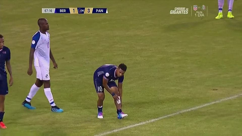 Tiro desviado de Zeiko Lewis