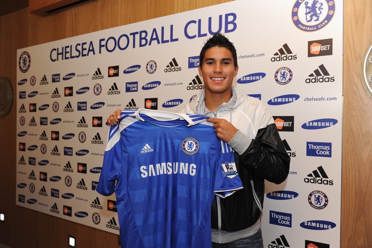 Desafortunadamente, el Chelsea ficha a un sinnúmero de jugadores prometedores y luego los presta y los presta y los presta. Dávila jamás jugó en Stamford Bridge.