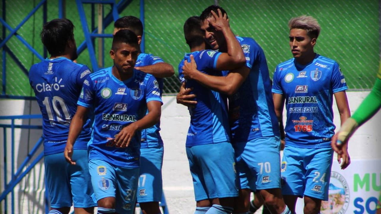 Mexicano Isaac Acuña es líder de goleo en liga de Guatemala