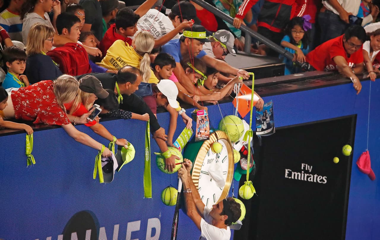 Los tenistas tuvieron tiempo para firmar autógrafos y dejar un grato recuerdo en los fanáticos.