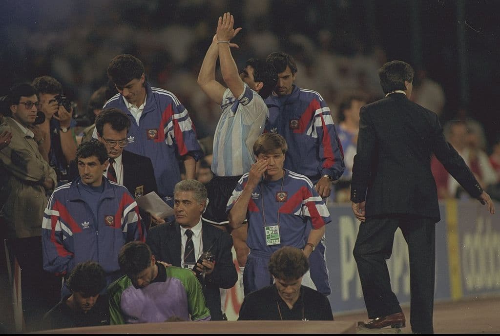 Maradona creyó que había una persecución en su contra de parte de la Federación Italiana, decía que lo culpaban por haber eliminado a Italia en el Mundial del ‘90.