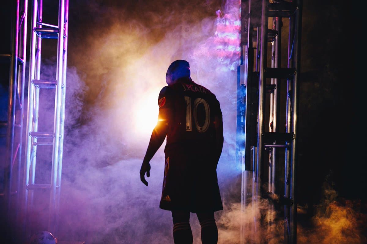 Se viene la temporada 2018 de la MLS, donde algunos estrenaran un nuevo uniforme titular, mientras que otros harán lo propio con su uniforme alternativo. Ya 12 de los 23 equipos nos han revelado su espectacular indumentaria.