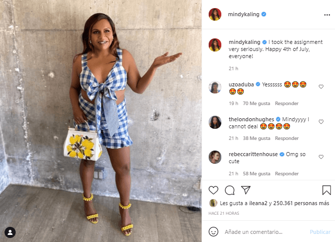 Mindy Kaling combinó un super outfit para celebrar la Independencia de Estados Unidos.