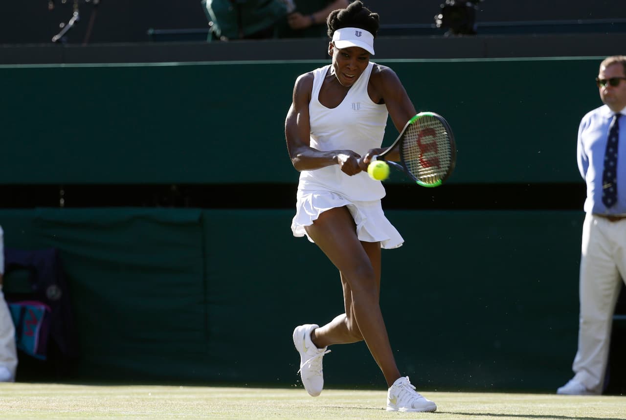 La estadounidense Venus Williams tuvo que esforzarse más para ratificar su favoritismo contra la japonesa Qiang Wang, que comenzó arriba del juego con un 6-4.