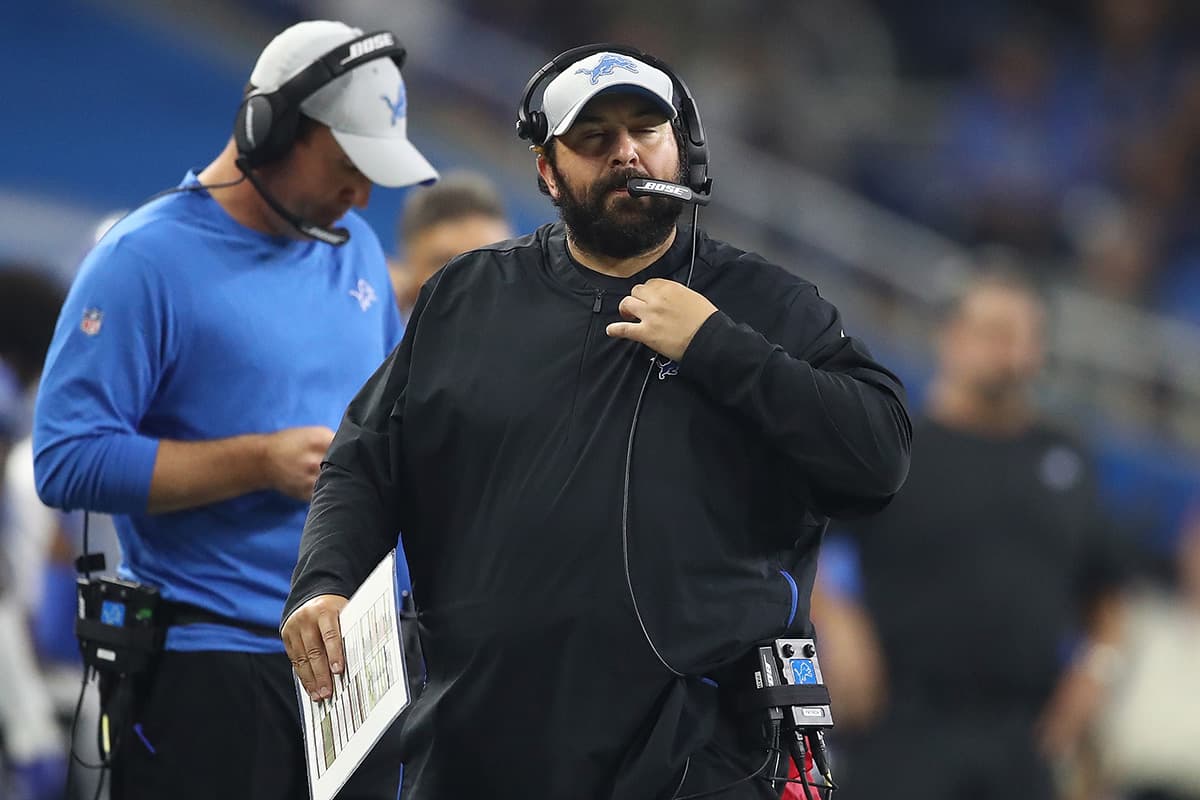 El excoordinador defensivo de los New England Patriots, y ahora entrenador de los Detroit Lions, Mike Patricia, acumula su segunda derrota consecutiva en la pretemporada.