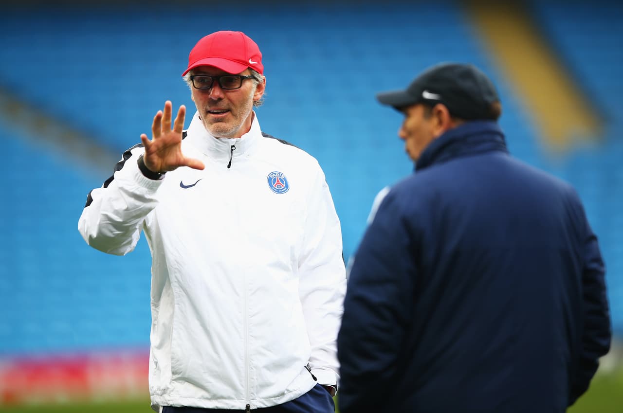 Laurent Blanc - ya son dos años y medio los que han pasado desde que el francés dejó el banquillo del PSG. Parece que su interés por dirigir no es muy fuerte en este momento, dedicado más a disfrutar del golf y como invitado a eventos deportivos.