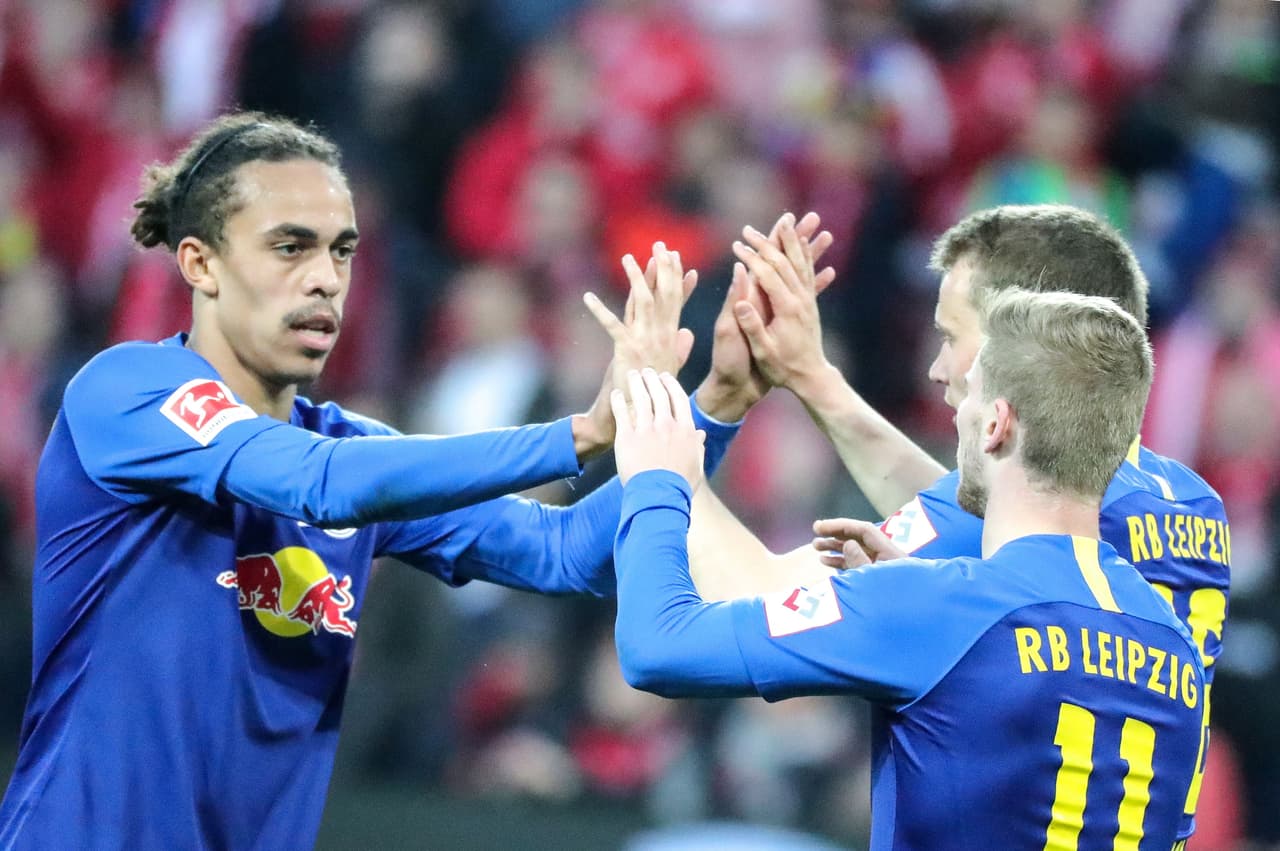 Apenas a los 20 minutos Lukas Klostermann (derecha) hizo el primer gol de la noche para el RB Leipzig.