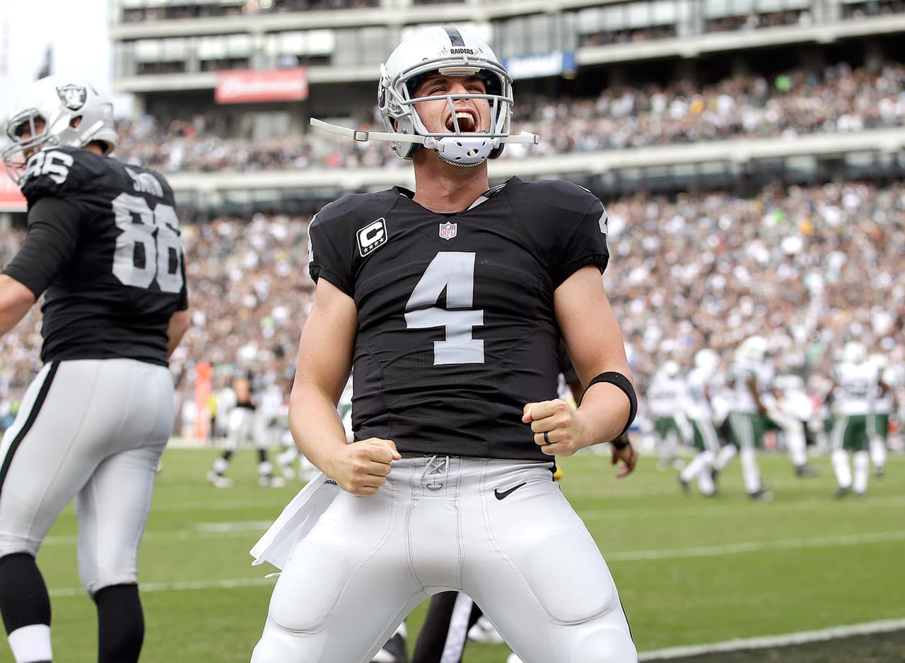 7.- Derek Carr, QB, Oakland Raiders.- 26.34 puntos.