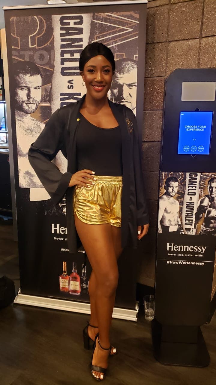 Gran expectativa para presenciar la pelea por el título semipesado de la OMB y las mujeres no quieren perderse esta batalla en el ring.