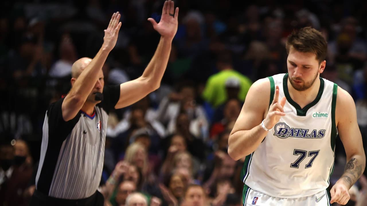 Doncic lideró a los Mavs para batir a los Warriors de Curry