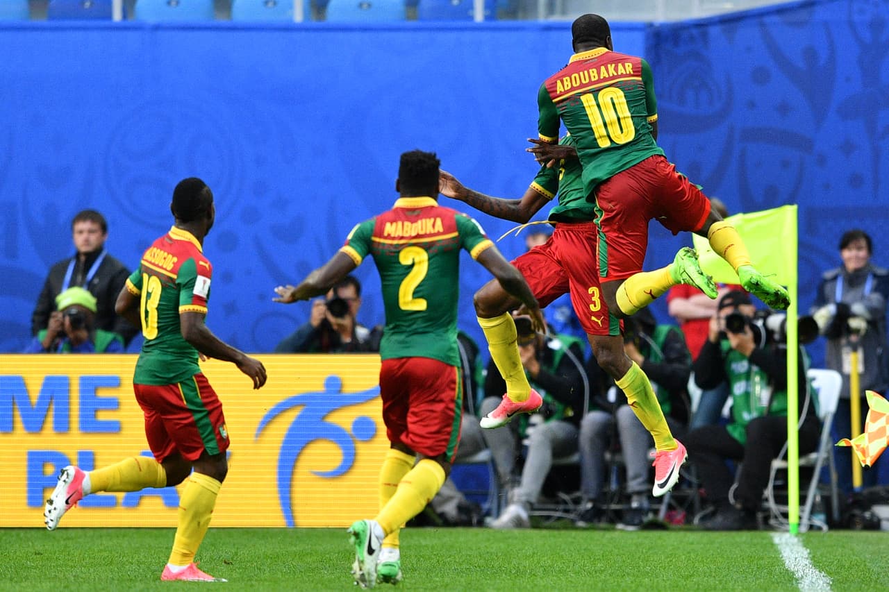 Tras un pase largo, Andre Anguissa anticipó al arquero y punteó para definir para el 1-0 a favor de Camerún.