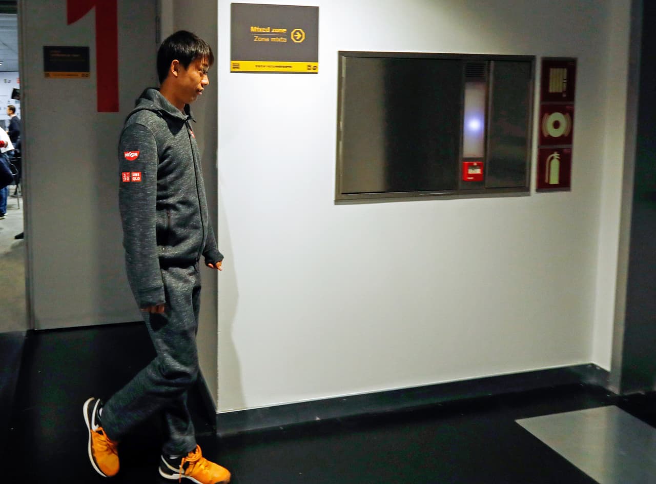 Kei Nishikori se retira y Novak Djokovic alcanza las semifinales del Masters 1000 de Madrid