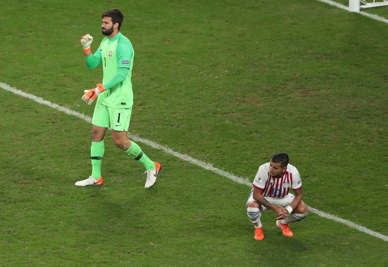Pero no fue el único disparo que falló Paraguay. Derlis González lo mandó a la derecha de Alisson y se escurrió la única ventana que tuvieron en la tanda de penaltis.