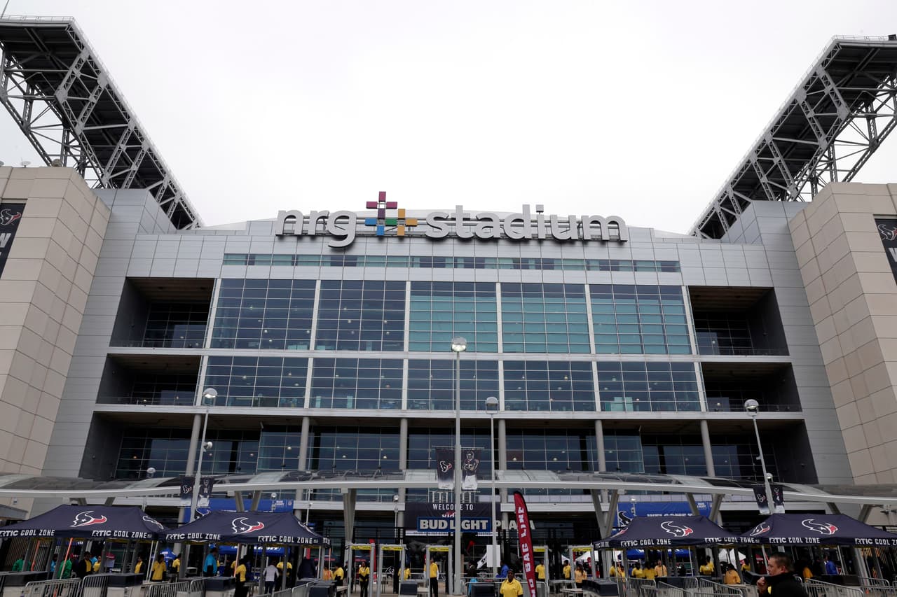 El NRG Stadium, donde México enfrentará a Costa Rica por Cuartos de Final de Copa Oro, es un escenario que es casa de los Houston Texans en la NFL, con capacidad para 73 mil espectadores e inaugurado en 2002. Una sede espectacular.