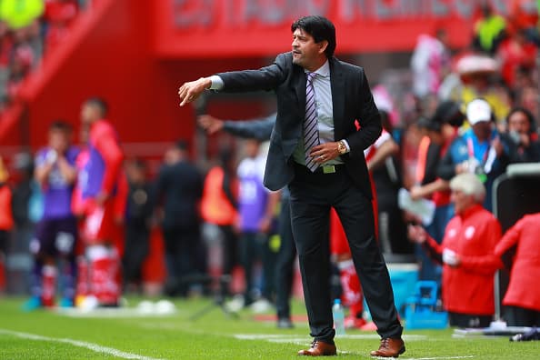 Cardozo, ídolo de la afición escarlata volvió al estadio Nemesio Diez y se quedó muy cerca de salir victorioso como entrenador de Chivas ante su amado club, Toluca.