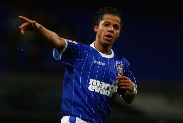 Aunque Giovani Dos Santos no ha jugado profesionalmente en México su formación tuvo lugar en Monterrey, El volante ha probado suerte y anotado goles con el Barcelona, el Tottenham, Mallorca entre otros y actualmente con el Villarreal.