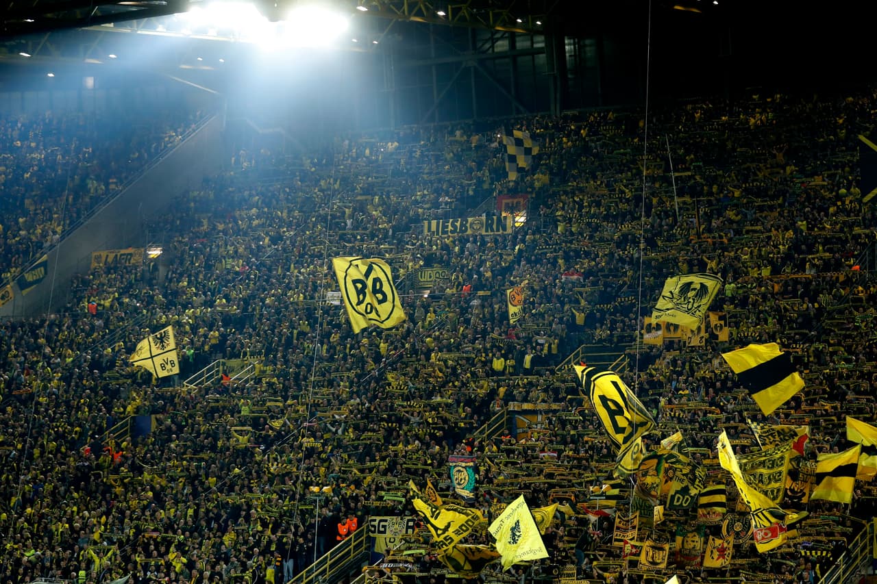 Ambientazo en el Signal-Iduna Park. Como ya es costumbre en cada jornada europea cuando el Borussia Dortmund es local.