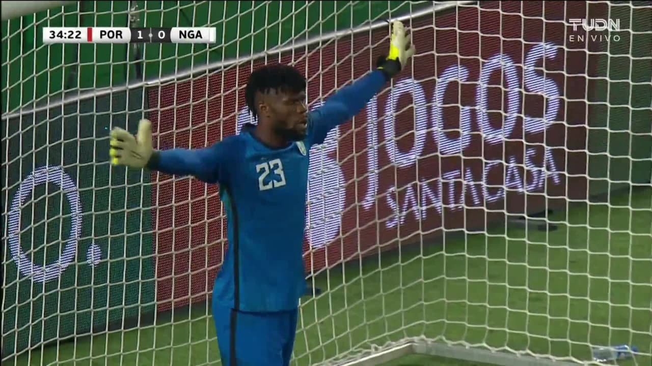 ¡GOL!  anota para Portugal. Bruno Fernandes