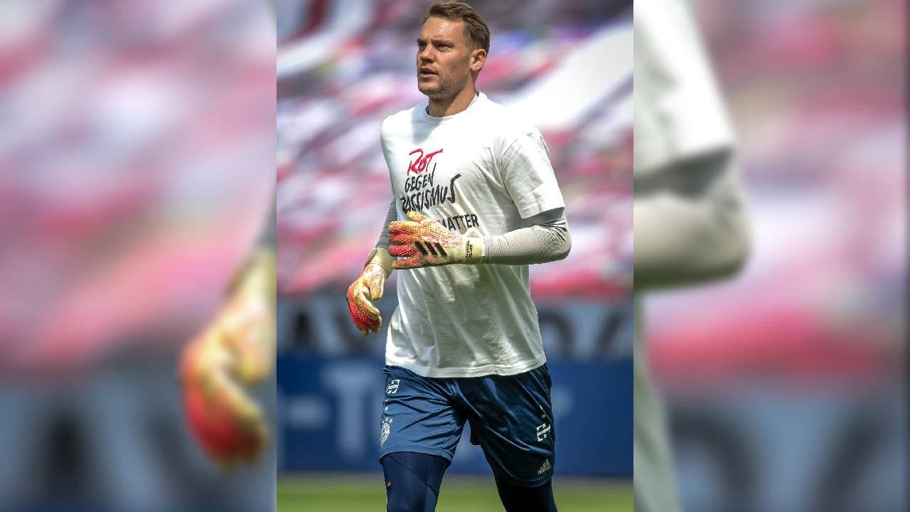 Durante el calentamiento previo al cotejo ante Leverkusen, portaron camisetas con las etiquetas #RotgegenRassismus y #BlackLivesMatter. “La muerte de George Floyd y las imágenes de EEUU nos conmocionan a todos”, publicó Herbert Hainer, presidente del Bayern Munich.