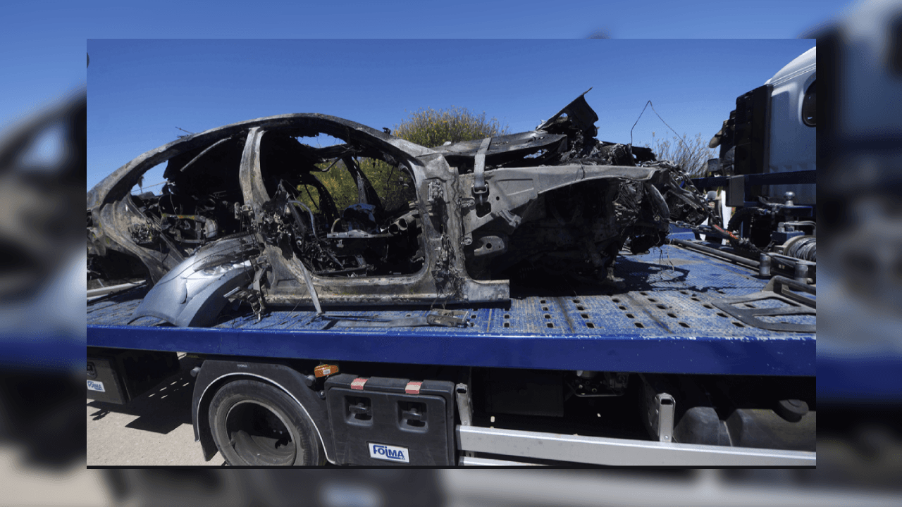 - Reyes manejaba su Mercedes Brabus S550 en el que viajaban tres personas (el futbolista y dos primos suyos).
<br>- Se salió de la calzada a más de 180 km/h.
<br>- Esto provocó la muerte en el acto del futbolista así como uno de sus primos acompañantes, de 23 años, y el incendio posterior del vehículo en el que viajaban los tres. Su otro primo, de 22 años, terminó gravemente herido con quemaduras en el 65% de su cuerpo.