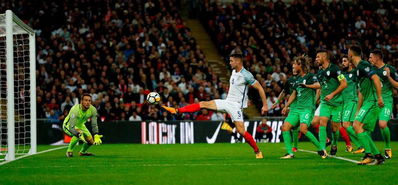 Pero primero, quien tuvo la oportunidad más clara de anotar fue Gary Cahill, el defensor del Chelsea.