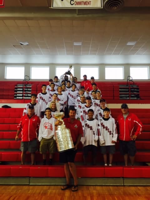 Como es costumbre cada uno de los jugadores del equipo campeón de la NHL tiene derecho a pasar un día con el trofeo.