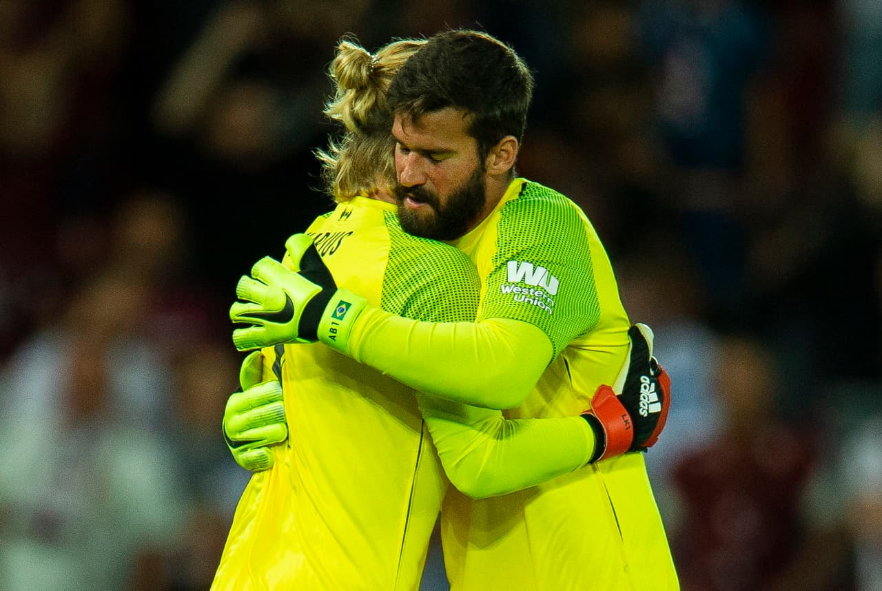 El alemán Loris Karius recibió el cariño de todo Liverpool y en medio de esa racha se convierte en un símbolo, que como dice el himno, espera su momento dorado, pero no camina solo.