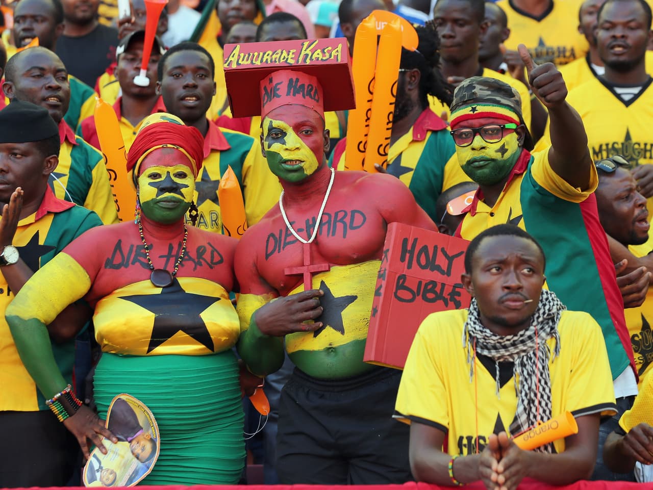 Los ghaneses llevaron su mejor atuendo contra Cabo Verde en la Copa Africana de Naciones en 2013. El colorido muchas veces también es muestra de superioridad y Ghana venció 2-0.