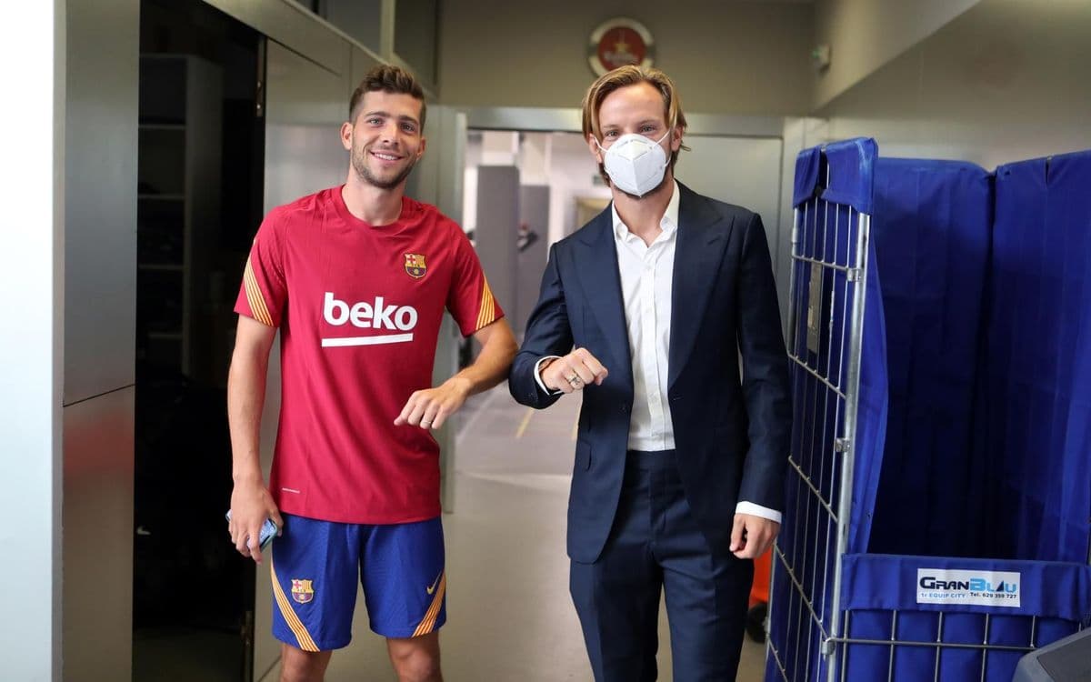 "Es un honor ser el cuarto jugador extranjero con más partidos jugados de toda la historia del Barça…", declaró el zaguero que consiguió trece títulos con los culés.