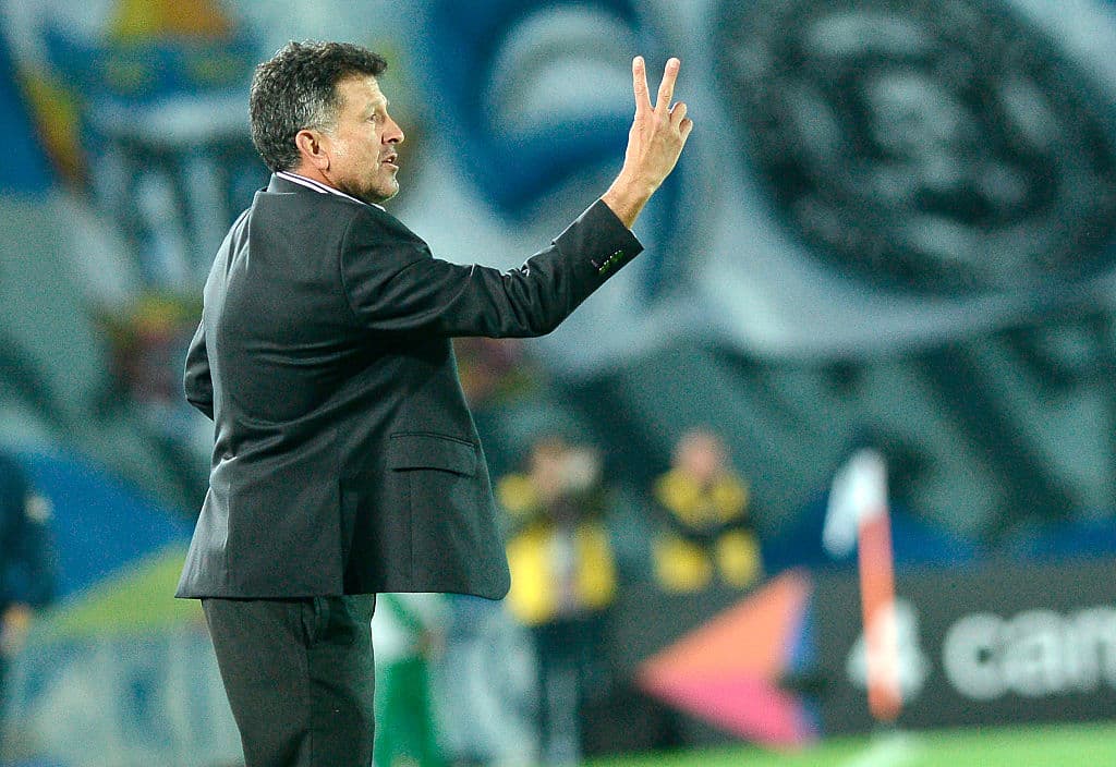 Como técnico en Colombia, su país natal, fue llamado 'recreacionista' cuando era entrenador de Millonarios. Su estilo no era aceptado por algunos veteranos.