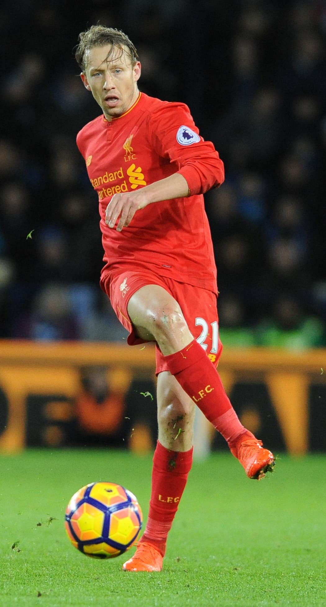 El brasileño Lucas Leiva saldrá del Liverpool por falta de oportunidades. Se dice que está muy cerca de llegar a la Lazio.