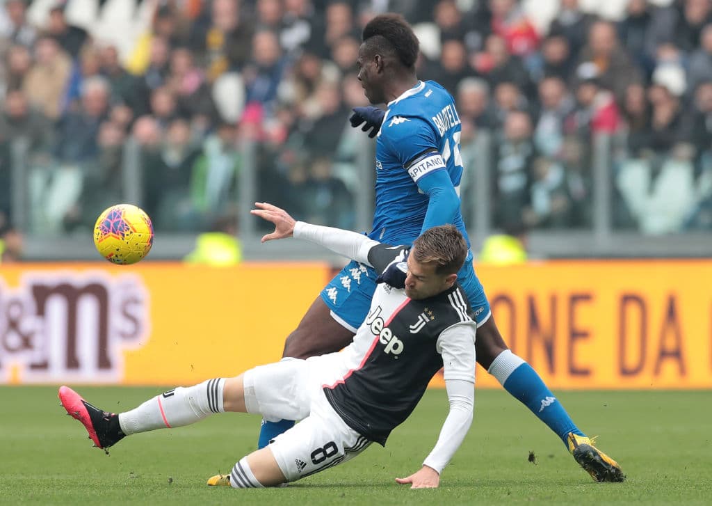 Una combinación argentina fue lo más claro que tuvo la Juventus en la primera media hora de partido.
