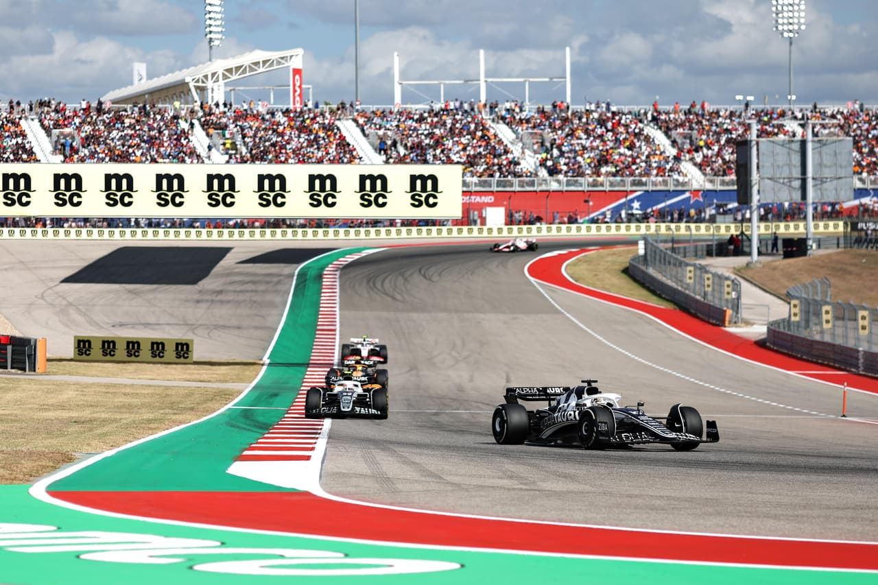 Brad Pitt, Pharrell Williams y Ed Sheeran atestiguaron el triunfo de Red Bull en el GP de Estados Unidos.