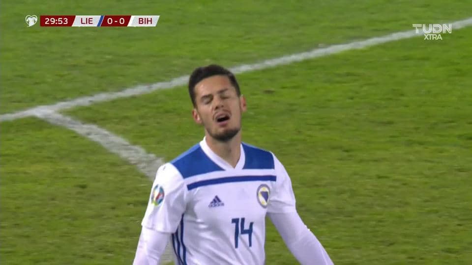 Tiro desviado de Haris Hajradinovic