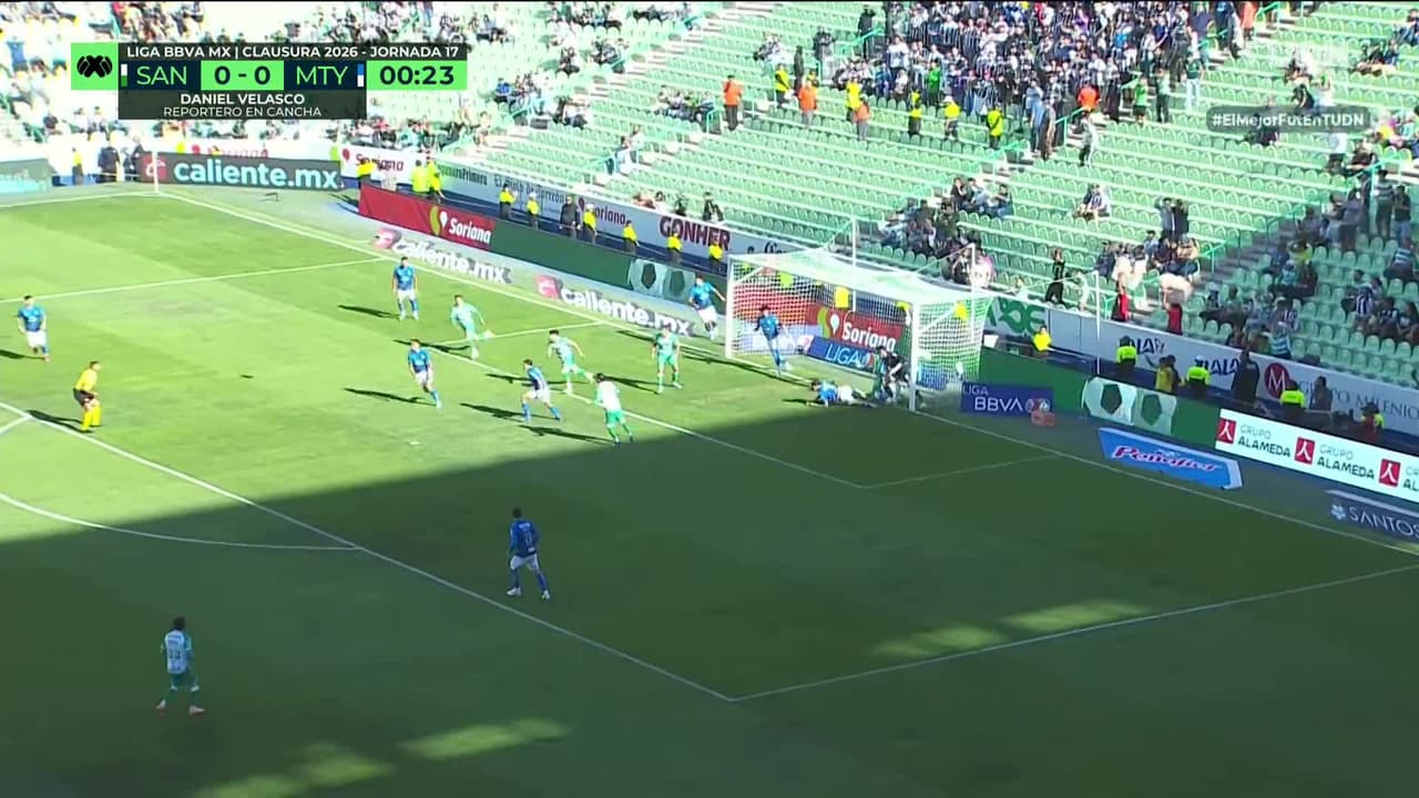 Arranca el partido y la pelota está en juego.
