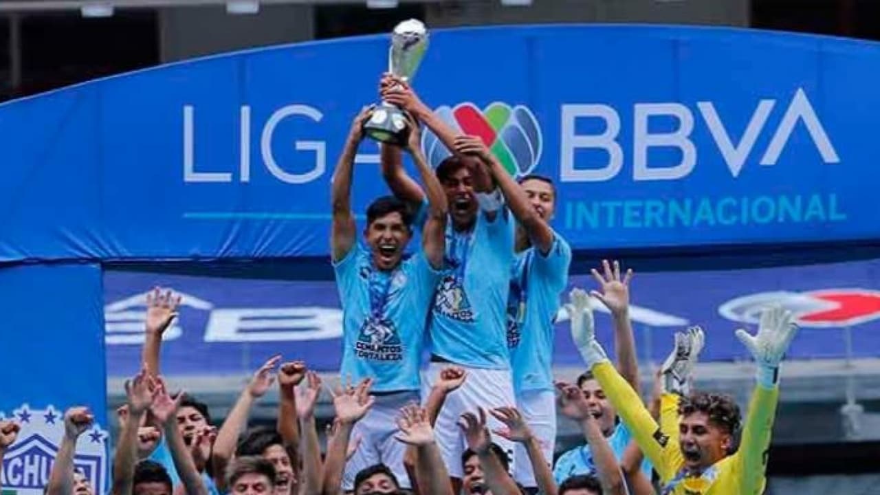 ¡A lo Calero! Portero de Pachuca Sub-15 anotó gol de último minuto